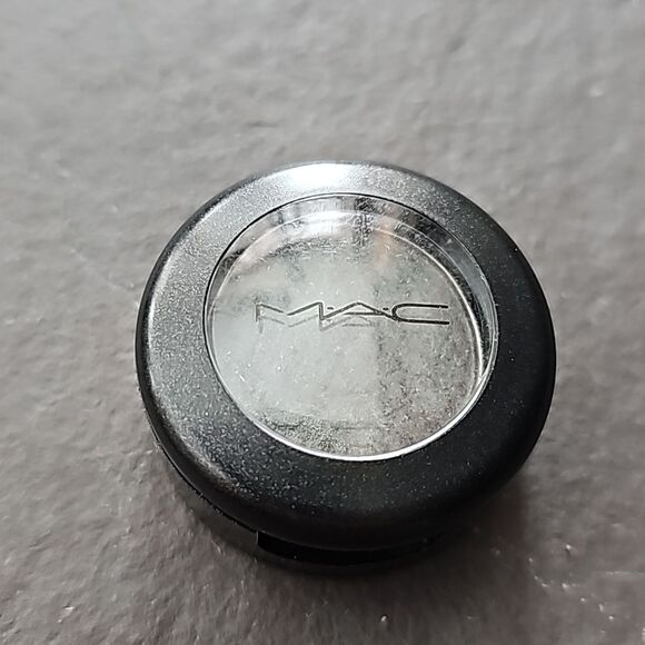MAC Black Charcoal Satin Neutral "Club" EYE SHADOW - Picture 2 of 3